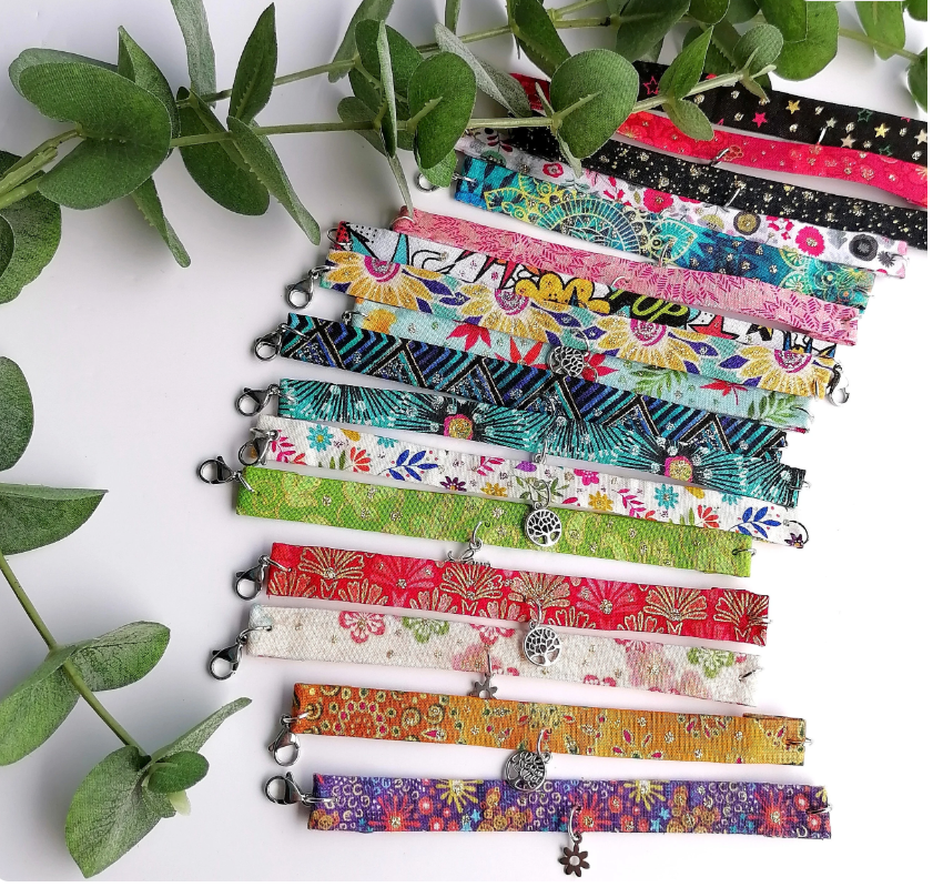 Bracelet en tissu ajustable - breloque arbre de vie, love ou fleurette - CARMANO by Les créas K.ro