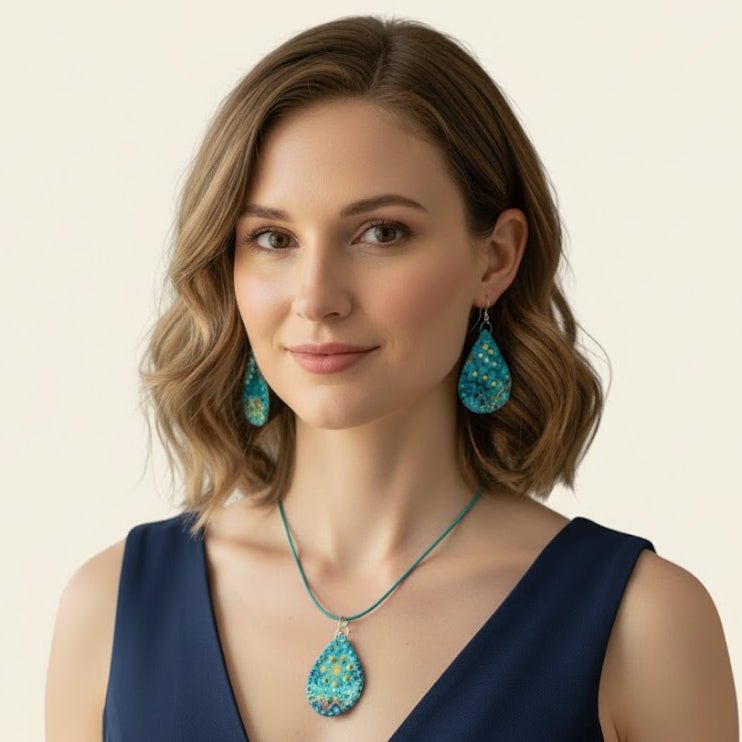 Parure de Bijoux Gouttes en tissu Personnalisable – Duo pendentif & Boucles d’Oreilles - CARMANO by Les créas K.ro