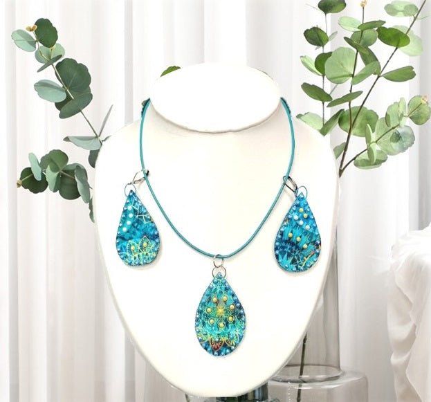 Parure de Bijoux Gouttes en tissu Personnalisable – Duo pendentif & Boucles d’Oreilles - CARMANO by Les créas K.ro