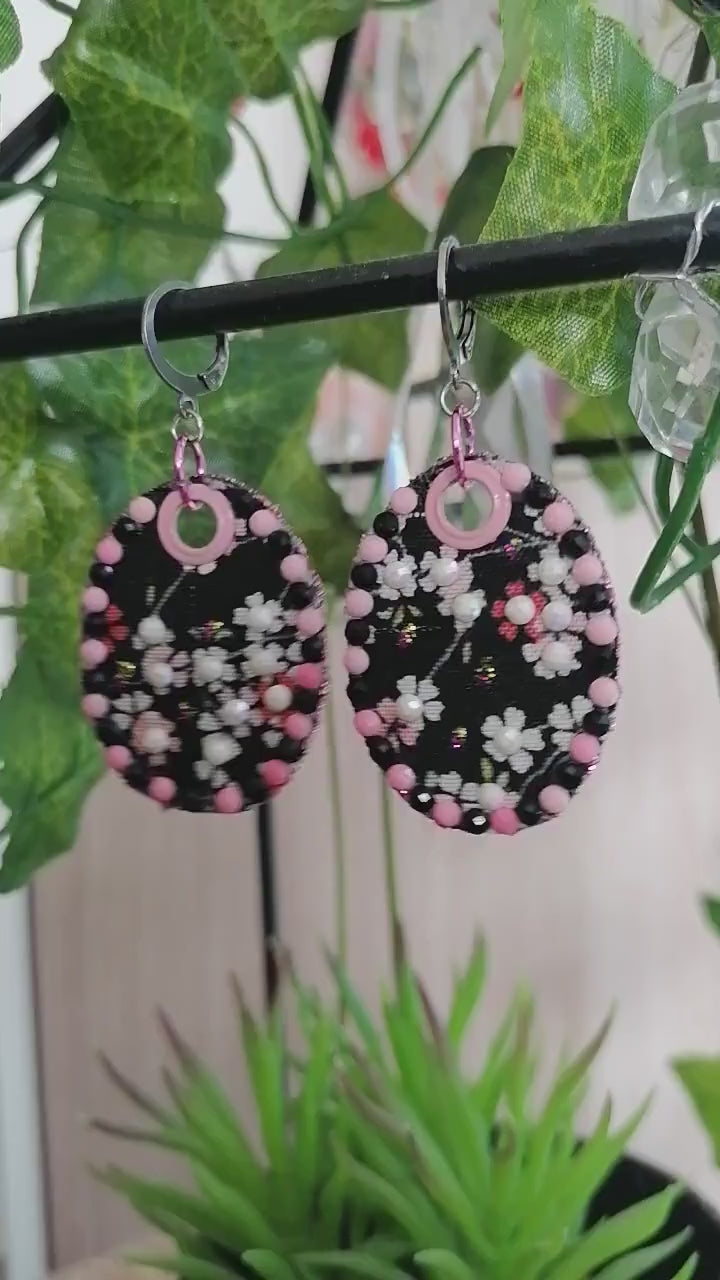 Présentation vidéo de la boucle d'oreilles en mouvement