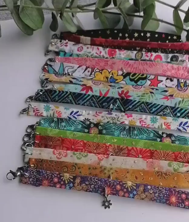 Bracelet en tissu ajustable - breloque arbre de vie, love ou fleurette