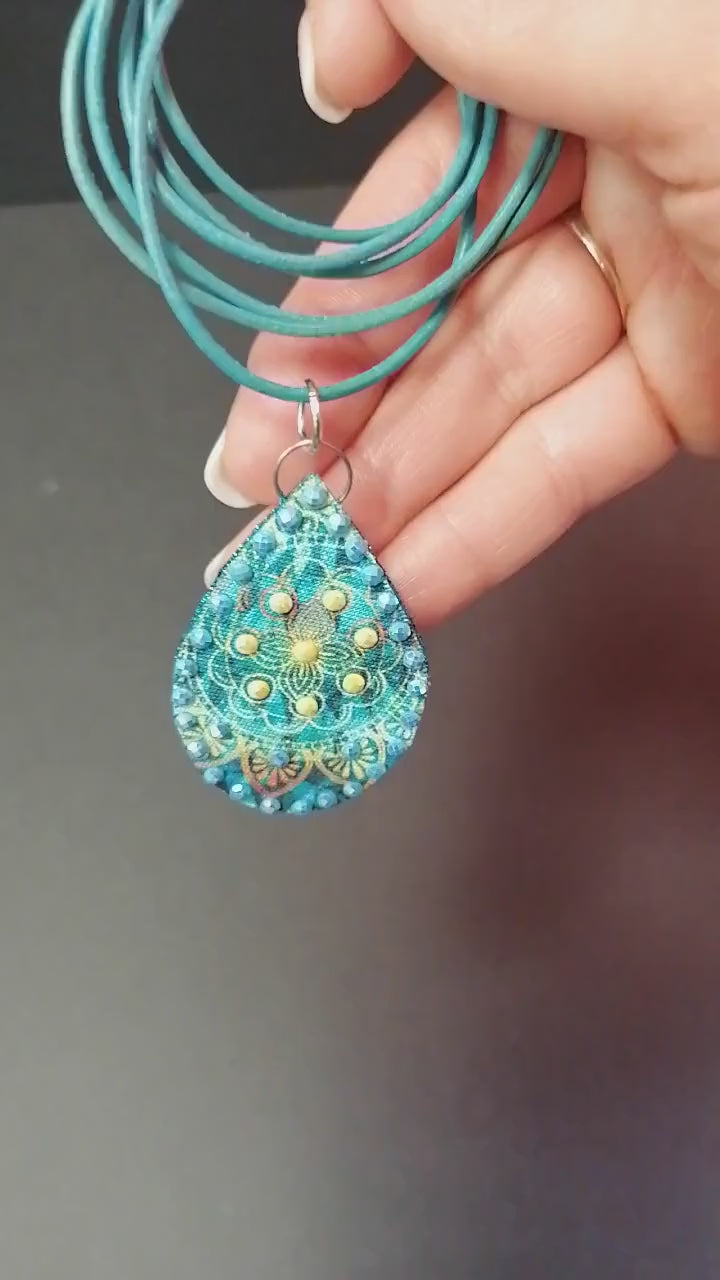 Parure de Bijoux Gouttes en tissu recyclé Personnalisable – Duo pendentif & Boucles d’Oreilles